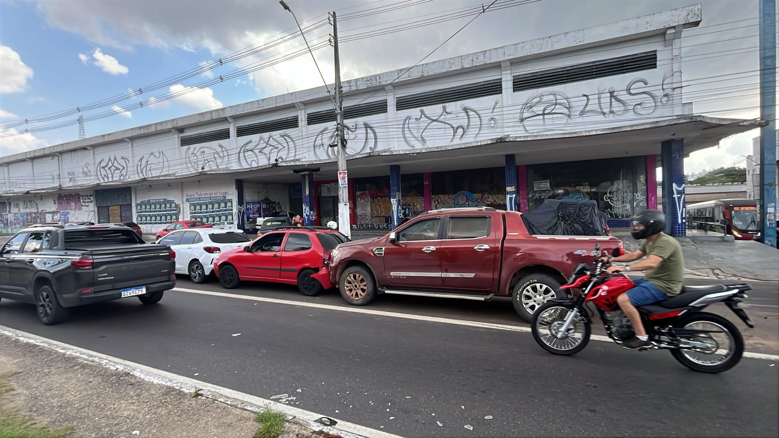 Carreta tombada - Foto: Divulga&ccedil;&atilde;o