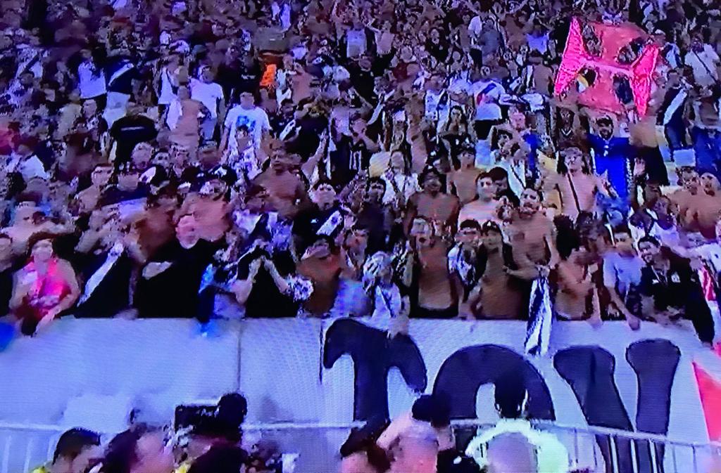 A torcida vasca&iacute;na comemora a vit&oacute;ria - Foto: Reprodu&ccedil;&atilde;o