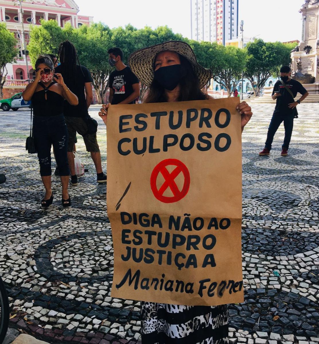 Manifestantes no centro de Manaus - Foto: Caio Guarlotte / Portal do Holanda
