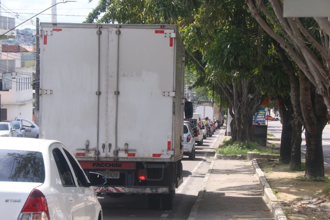 Tr&acirc;nsito intenso na avenida Ita&uacute;ba - Foto: Jander Robson/ Portal do Holanda