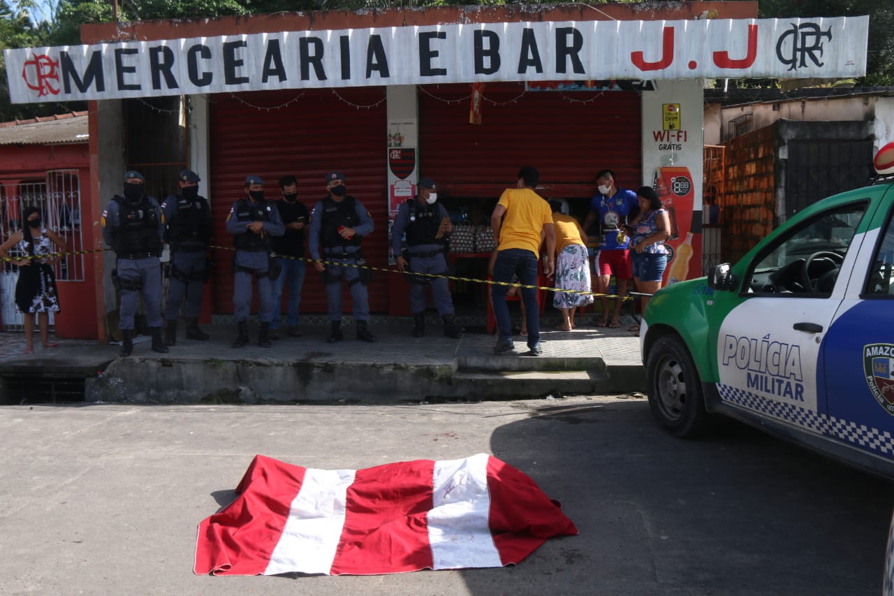 Homem &eacute; morto em via p&uacute;blica - Foto: Jander Robson/ Portal do Holanda