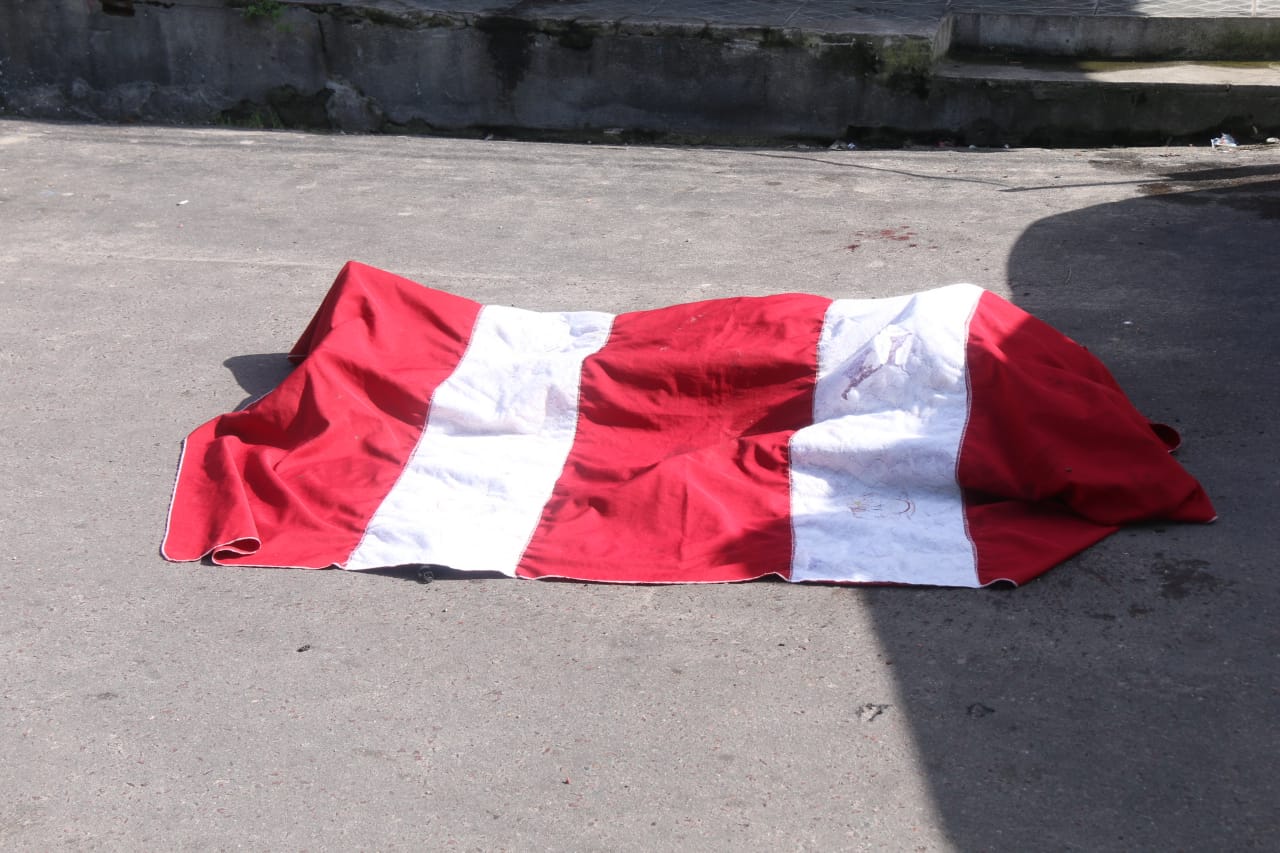 Homem &eacute; morto em via p&uacute;blica - Foto: Jander Robson/ Portal do Holanda