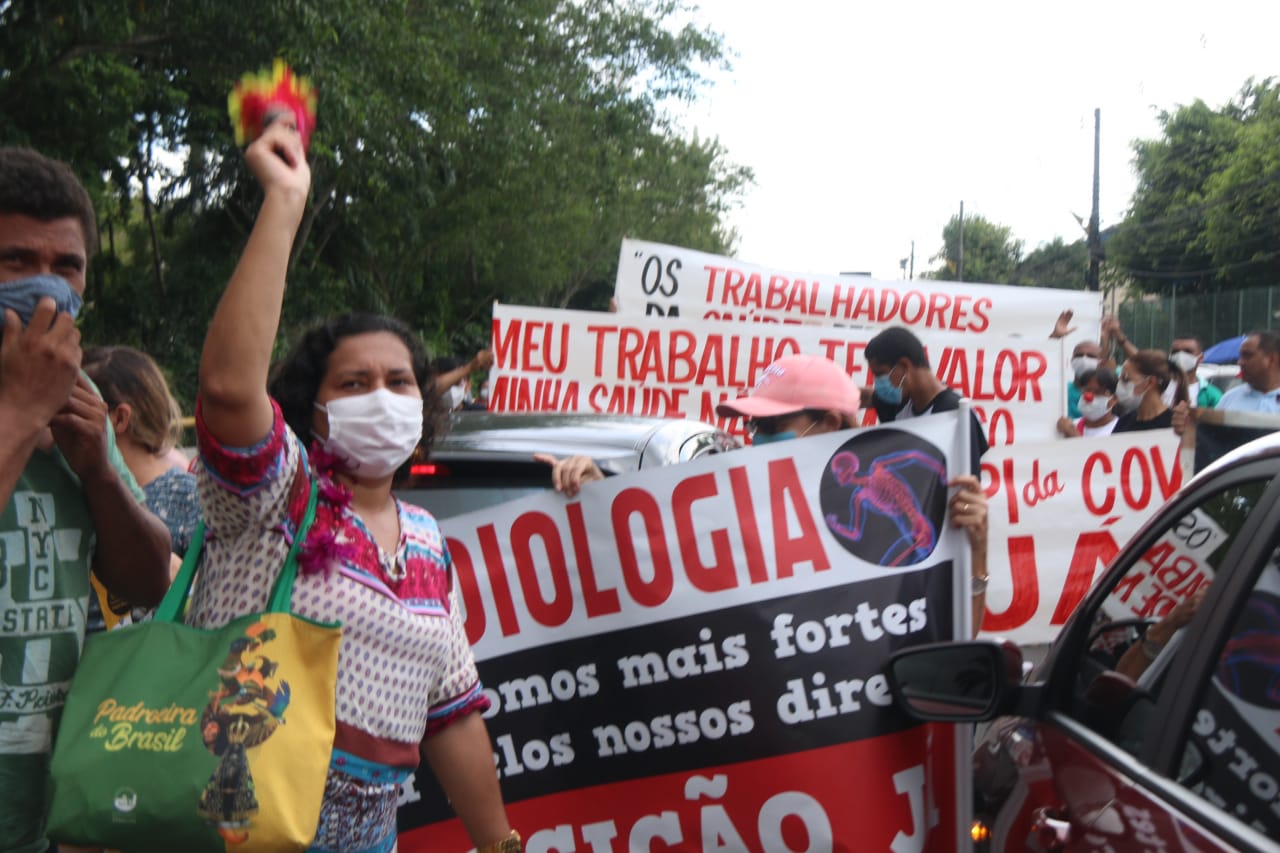 Grupo protesta em frente &agrave; sede do Governo do AM - Foto: Jander Robson/ Portal do Holanda