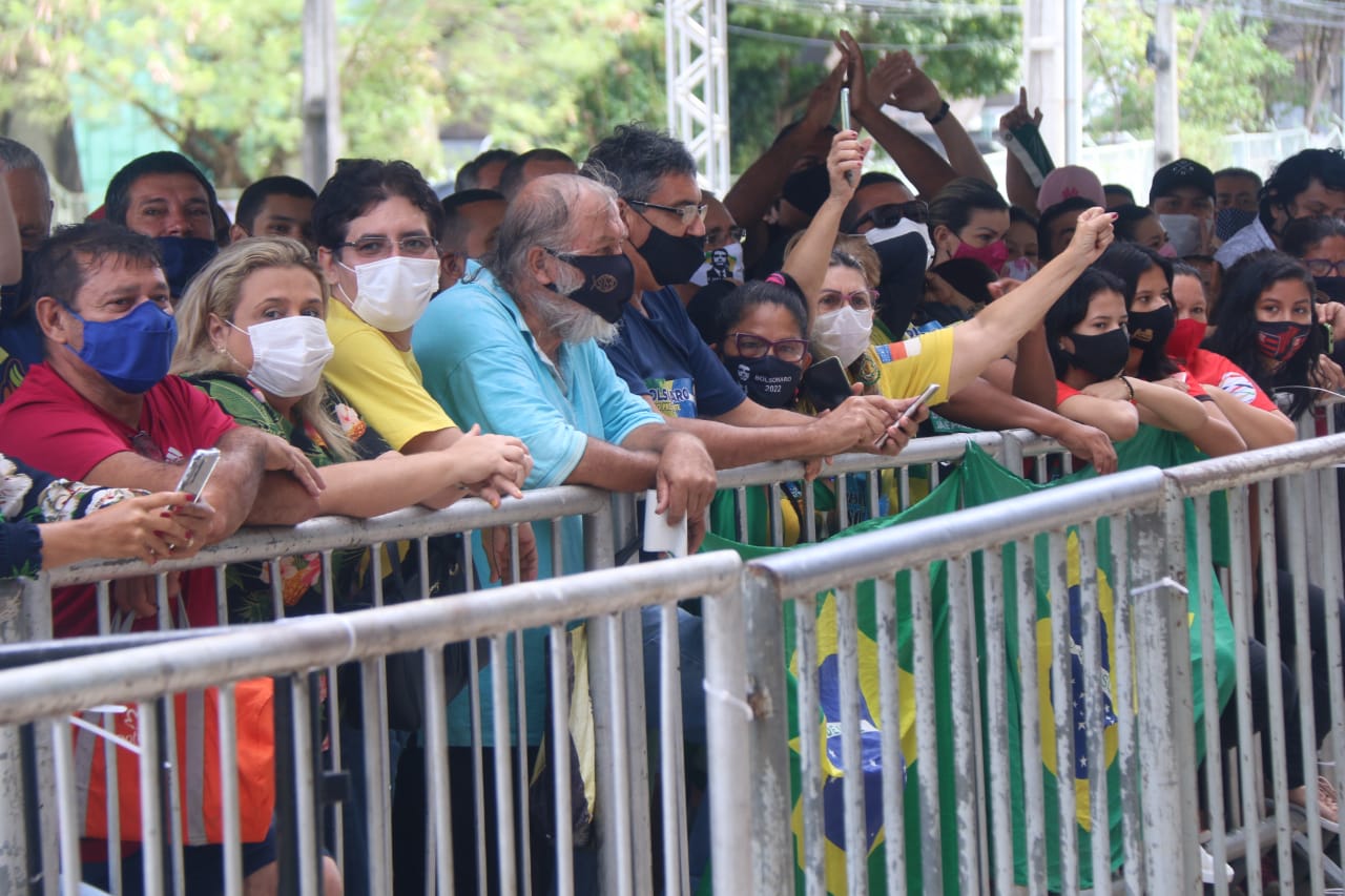 Apoiadores de Bolsonaro aglomerados em Manaus - Foto: Jander Robson/ Portal do Holanda