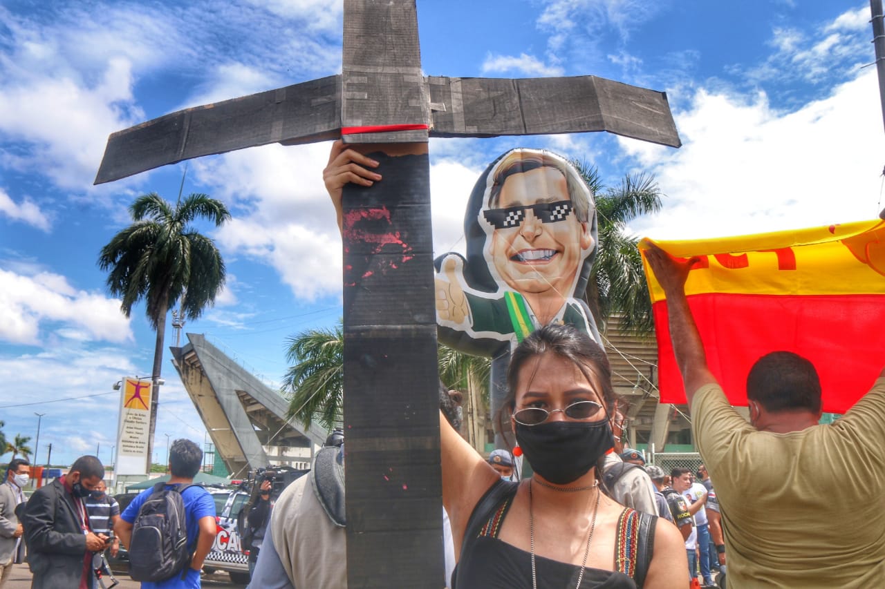 Manifestantes relembram mortes pela covid no AM - Foto: Jander Robson/Portal do Holanda