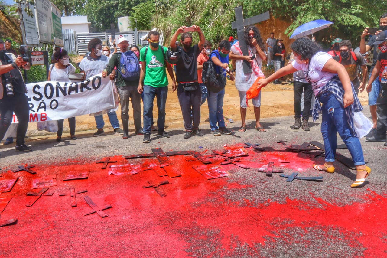 Manifestantes relembram mortes pela covid no AM - Foto: Jander Robson/Portal do Holanda