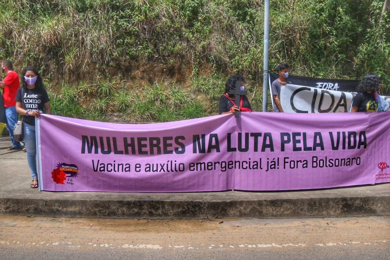 Grupo protesta contra Bolsonaro em Manaus - Foto: Jander Robson/Portal do Holanda