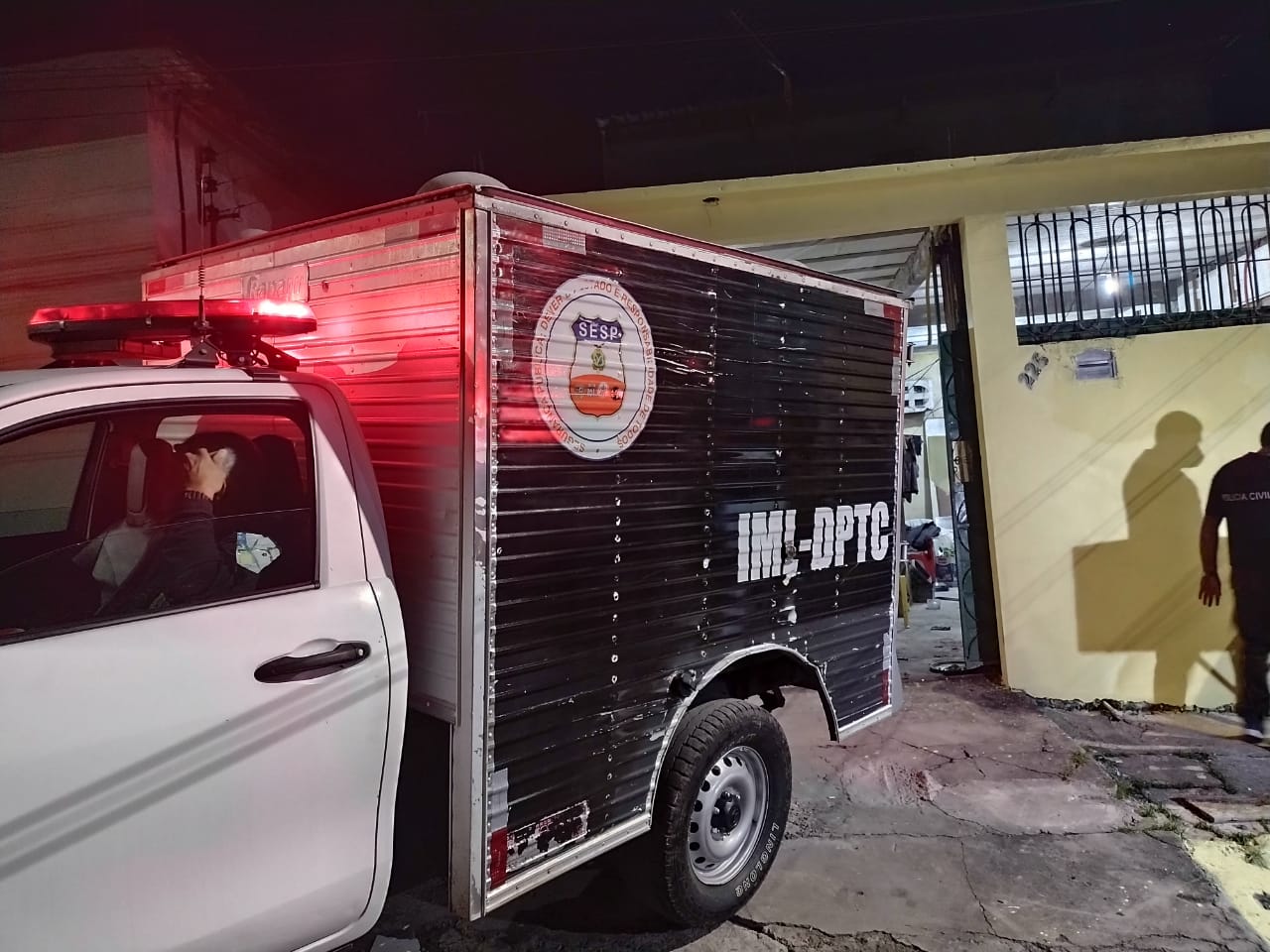 IML fez a remo&ccedil;&atilde;o do corpo - Foto: Caio Guarlotte/Portal do Holanda