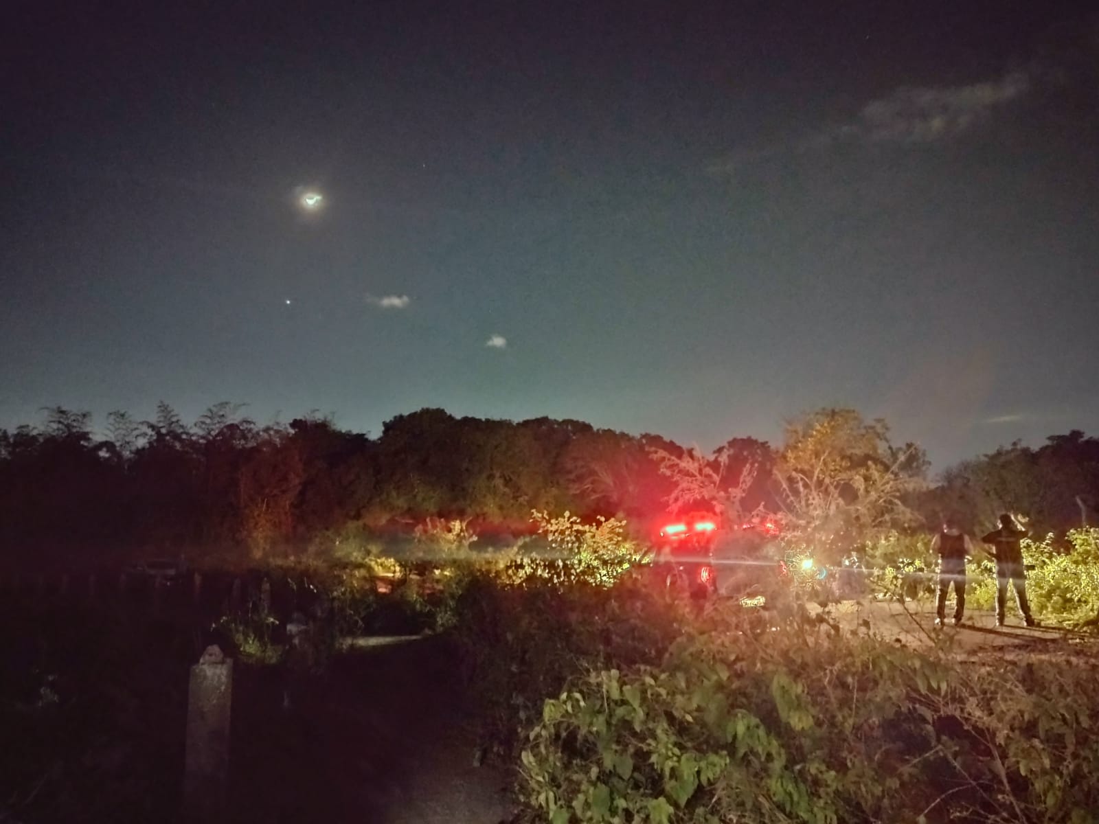 Pol&iacute;cia no local do crime / Foto: Caio Guarlotte