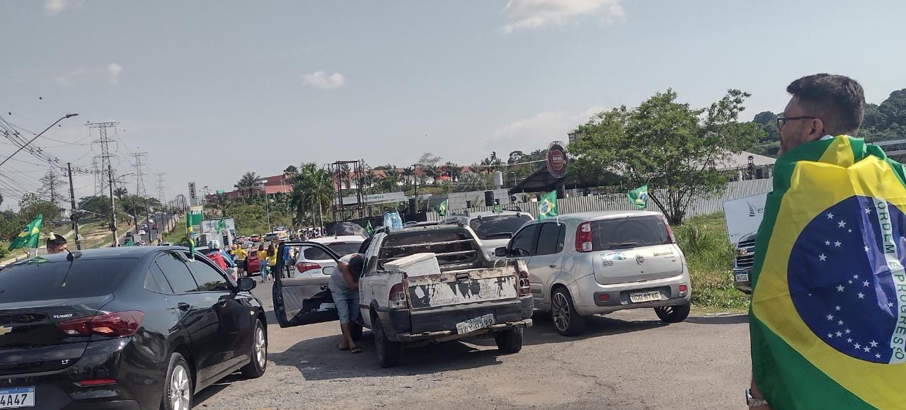 Manifestantes seguir&atilde;o at&eacute; a Ponta Negra - Foto: Caio Guarlotte / Portal do Holanda