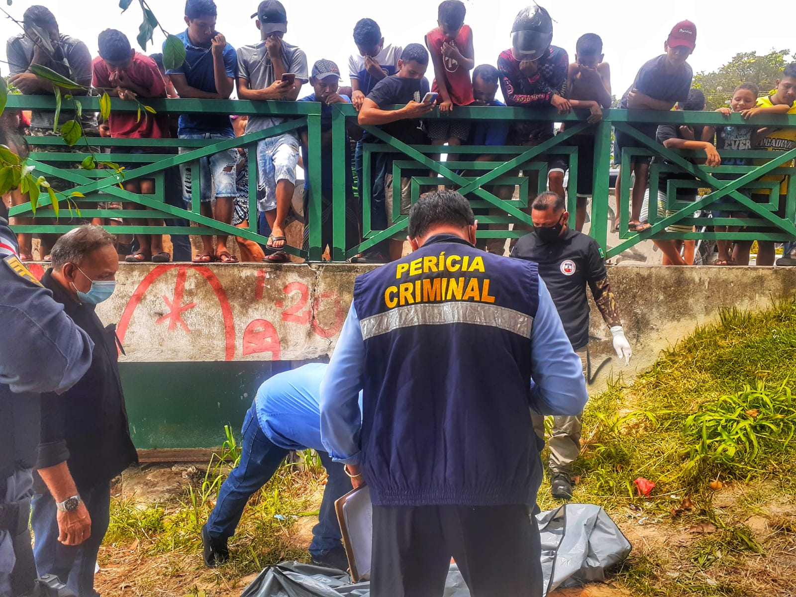 Na ponte do Sete foram encontradas uma cabe&ccedil;a e uma perna - Foto: Jander Robson/Portal do Holanda