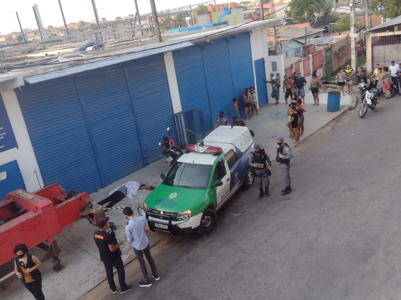 Jovem foi morto a tiros no Tancredo Neves - Foto: Caio Guarlotte/Portal do Holanda