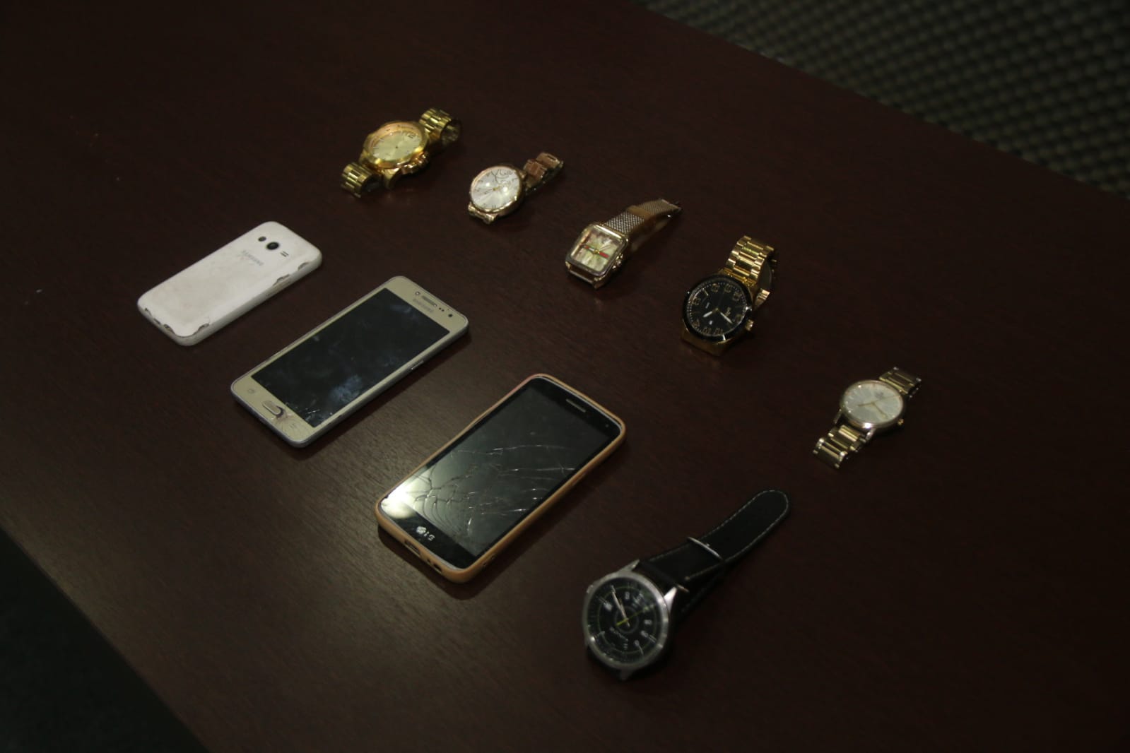 Objetos encontrados com o suspeito no momento da pris&atilde;o