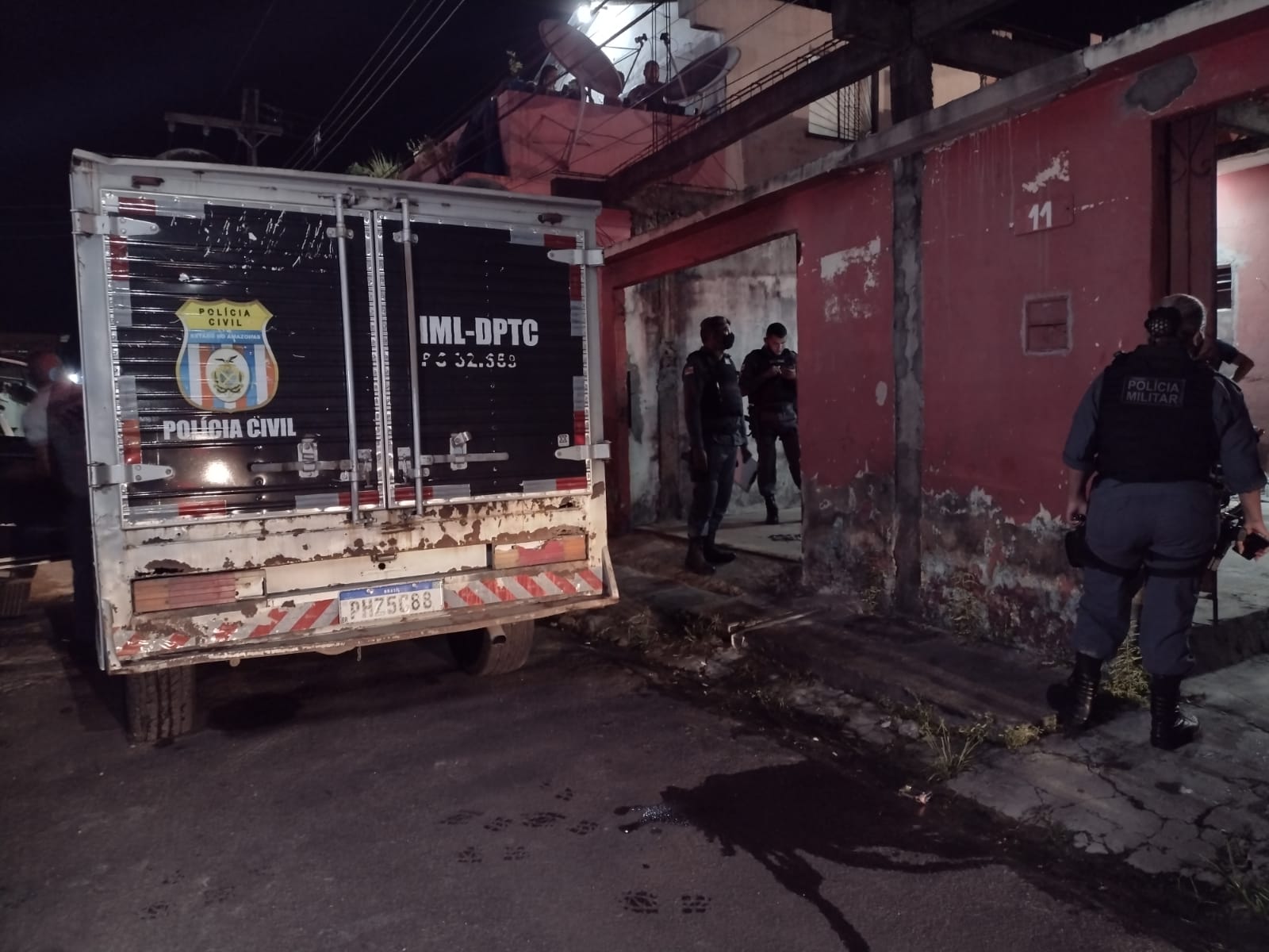 V&iacute;tima estava deitada em rede quando foi surpreendida por bando - Foto: Caio Guarlotte/Portal do Holanda