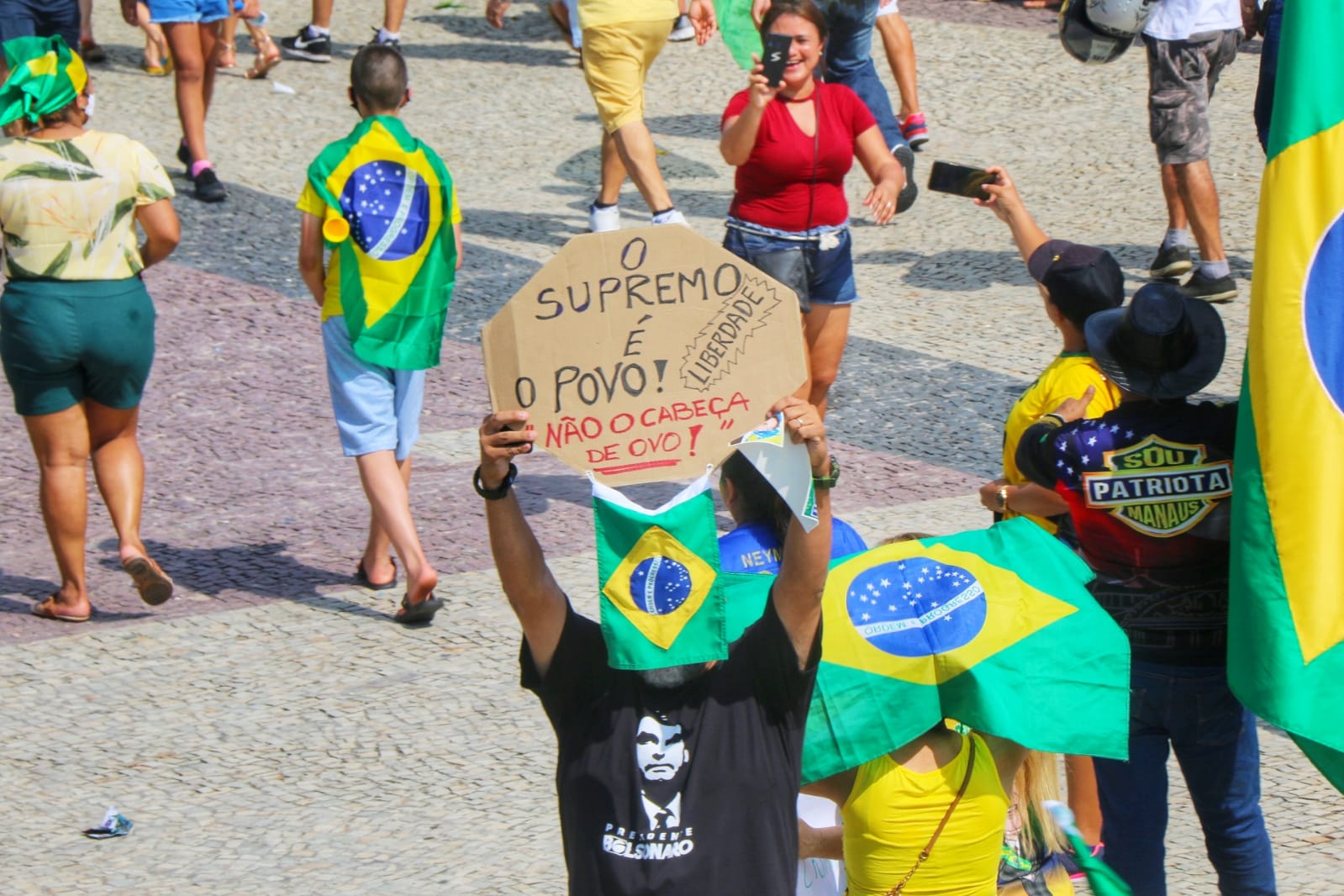 Apoiadores de Bolsonaro na Ponta Negra - Foto: Jander Robson/ Portal do Holanda