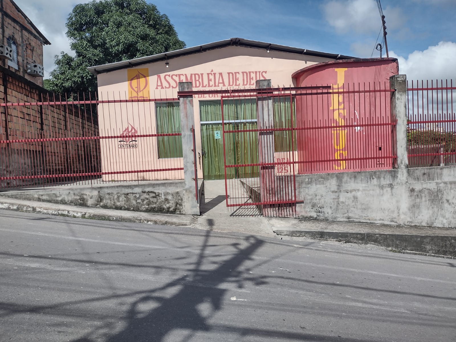 Igreja onde Raika est&aacute; sendo velada. - Foto: Jander Robson / Portal do Holanda