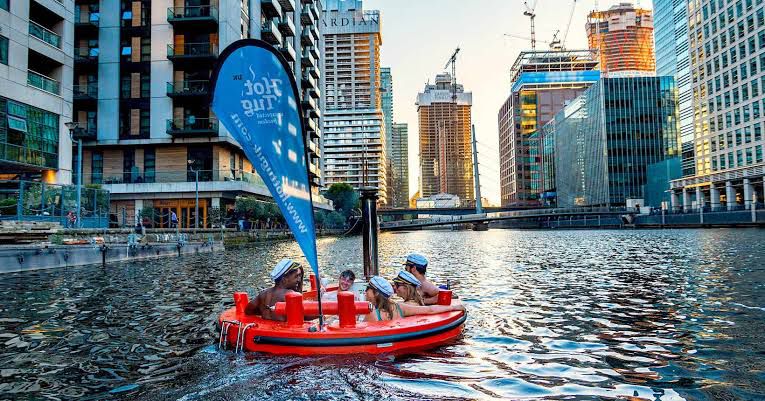 Foto: Passeio de banheira no Rio T&acirc;misa - visitbritain