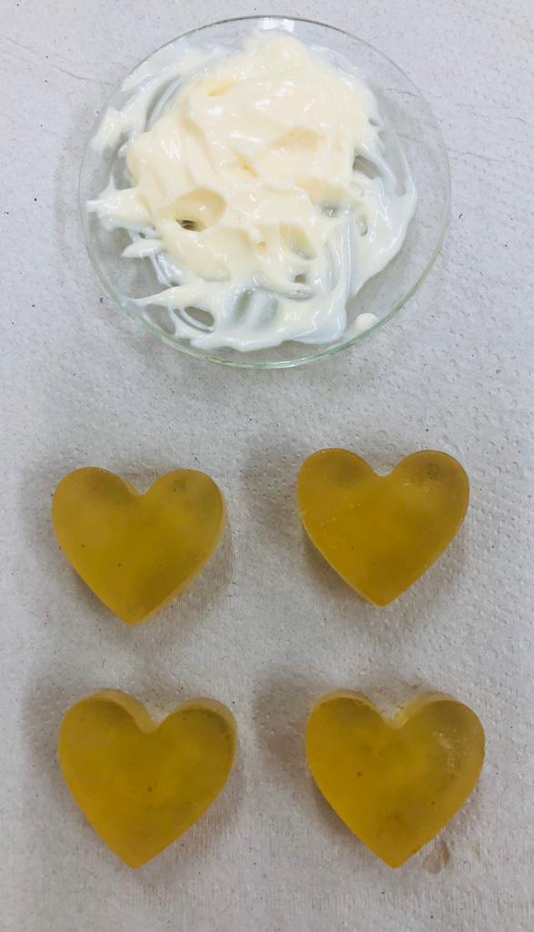 Creme e sabonete produzidos com o corante de fungo - Foto: Jo&atilde;o Vicente Braga/Arquivo pessoal