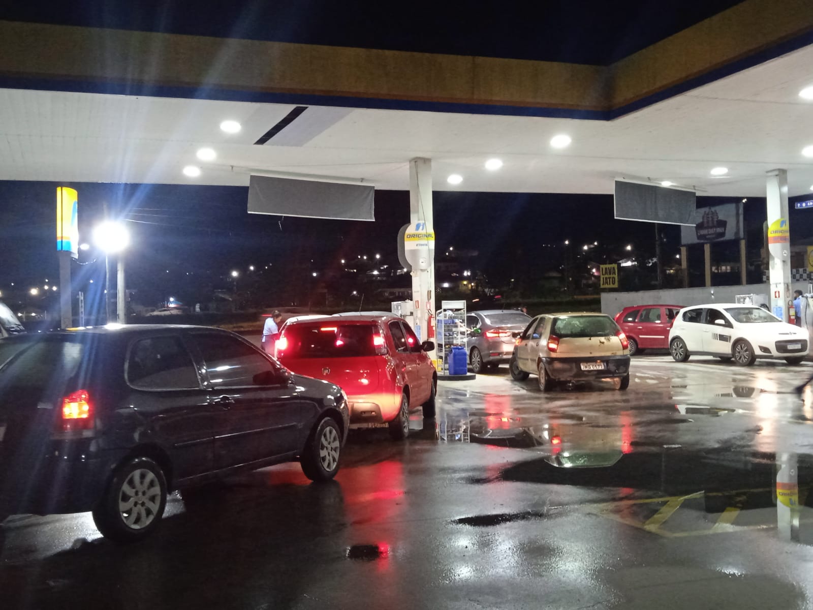 Posto da Avenida das Flores com gasolina por R$ 7,19 / Foto: Caio Guarlotte / Portal do Holanda
