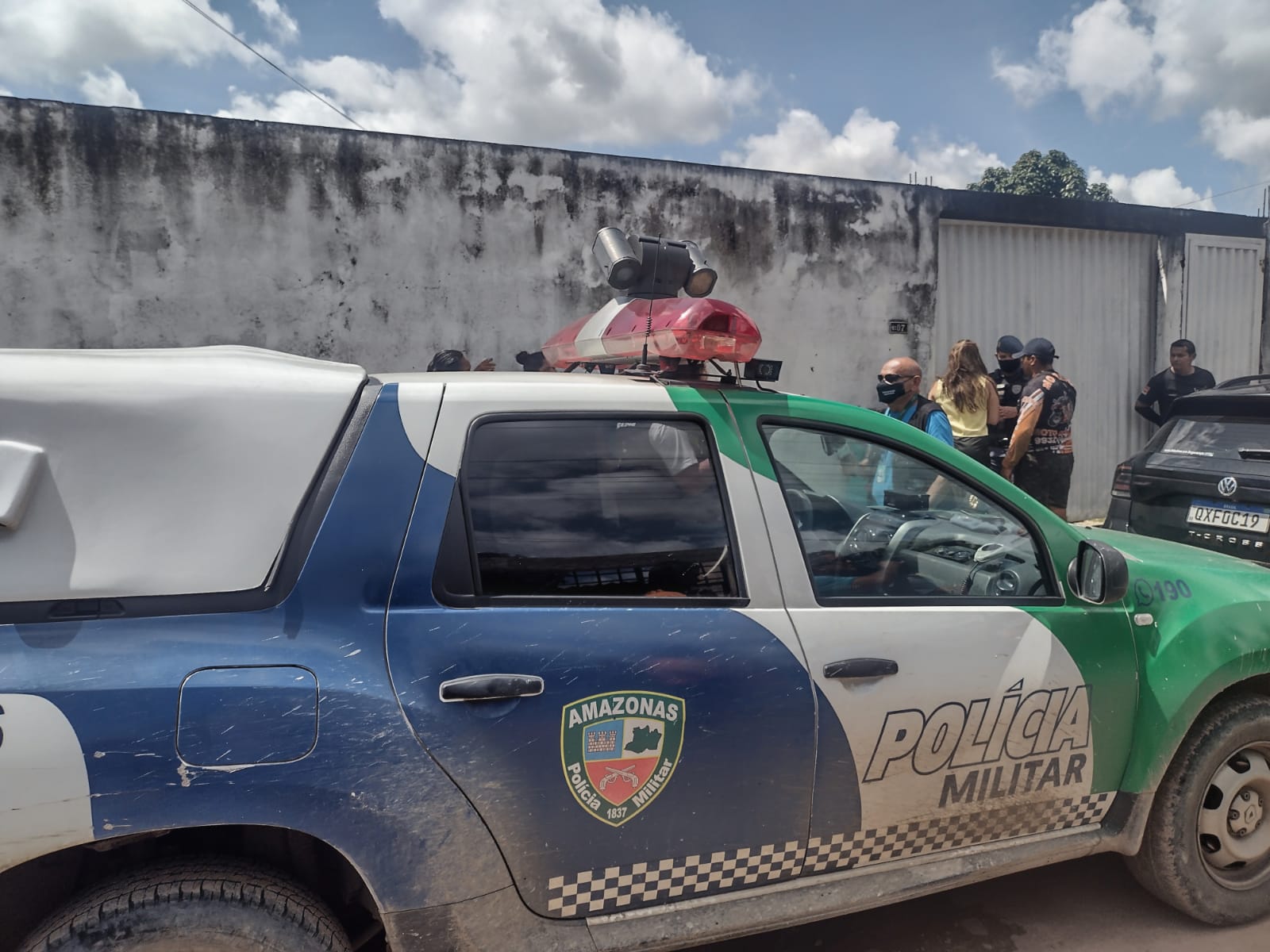 Viaturas da Pol&iacute;cia Militar e For&ccedil;a T&aacute;tica estiveram no local - Foto: Jander Robson/Portal do Holanda