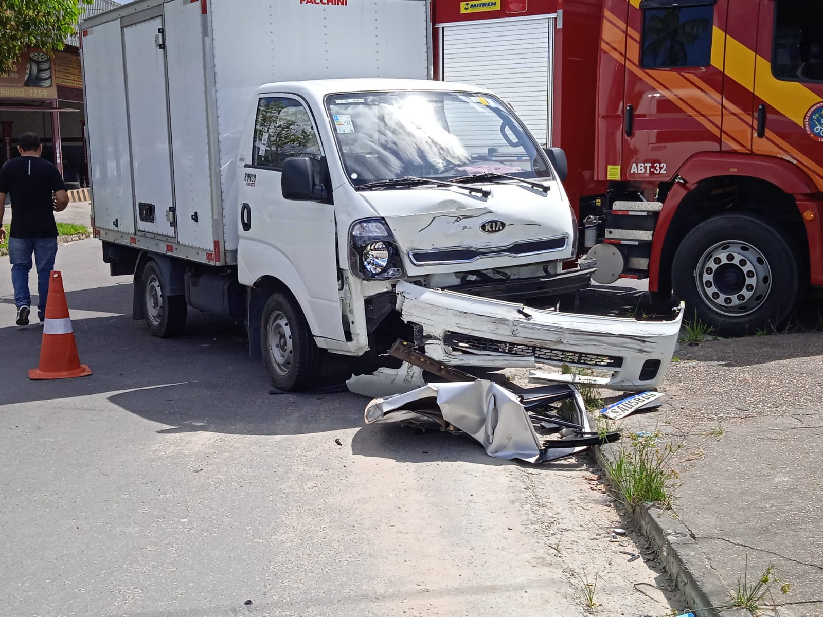 Acidente em avenida na Cidade Nova - Foto: Caio Guarlotte/ Portal do Holanda