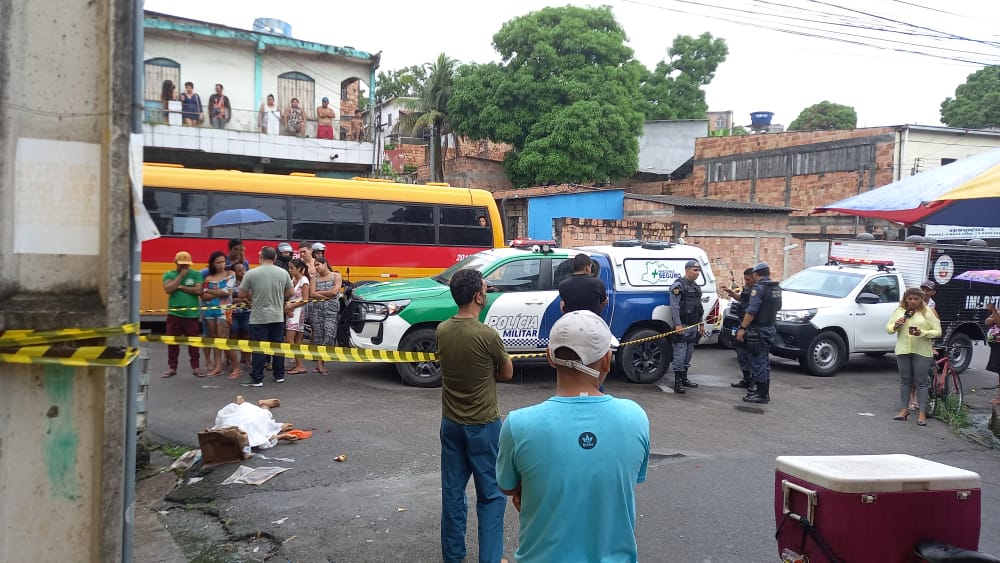 Homem foi morto em via p&uacute;blica - Foto: Jander Robson/ Portal do Holanda