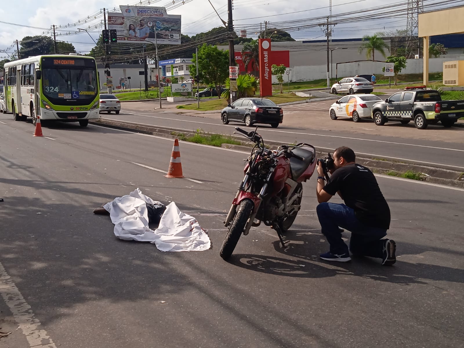 Pescador morreu ap&oacute;s ser atropelado por moto - Foto: Caio Guarlotte/ Portal do Holanda