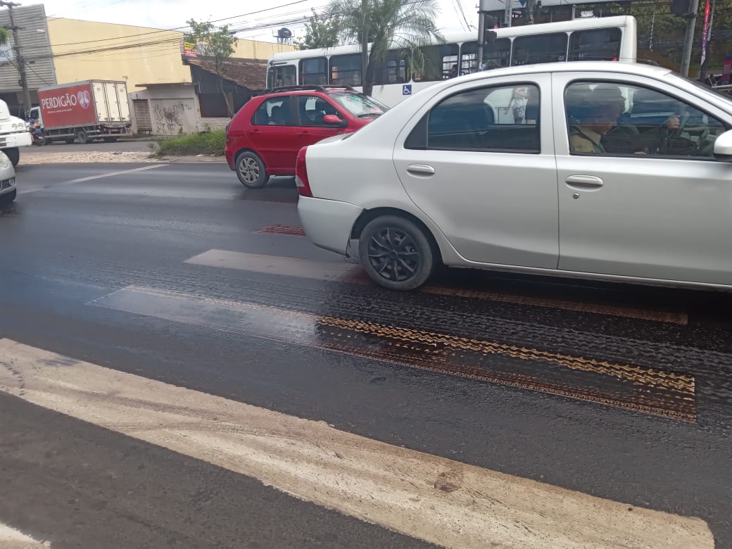 Derramamento de &oacute;leo &eacute; registrado em avenida - Foto: Divulga&ccedil;&atilde;o