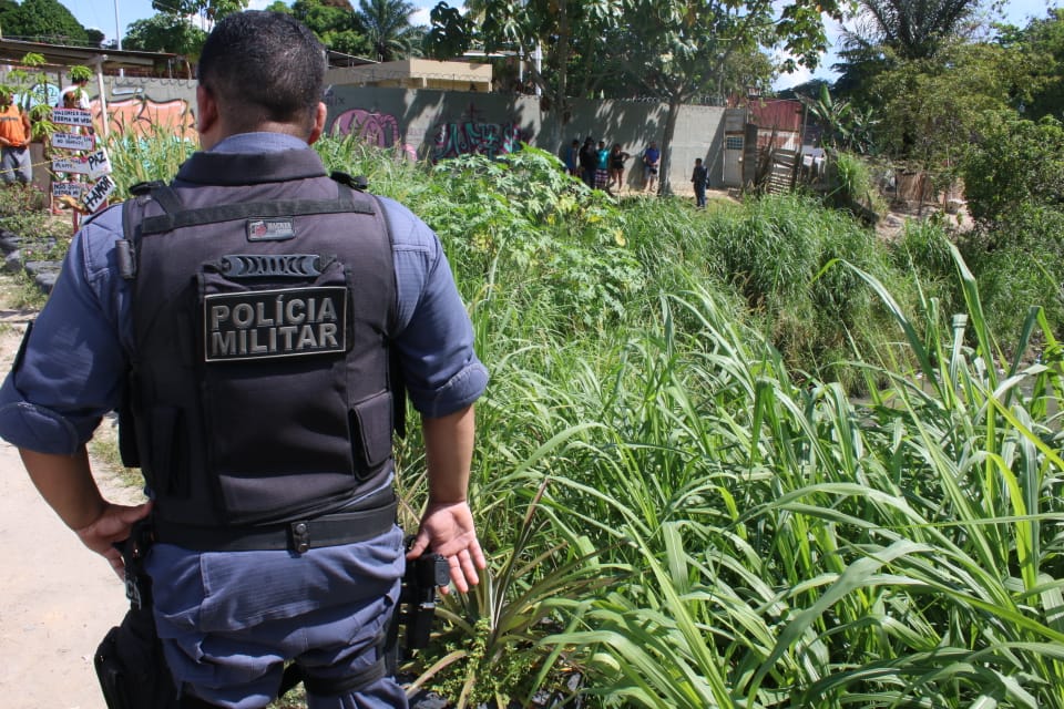 Corpo foi encontrado por moradores - Foto: Jander Robson/Portal do Holanda