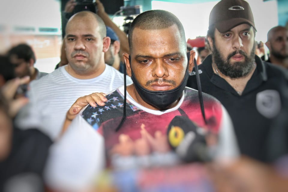 Andres Eduardo chegando na sede da DEHS - Foto: Jander Robson/Portal do Holanda