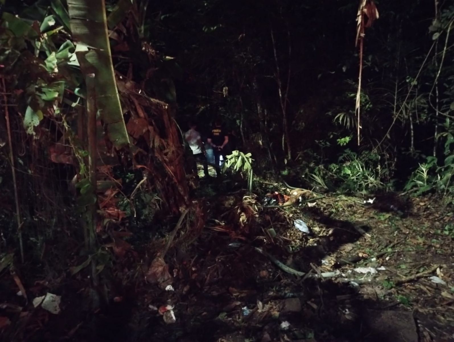 Motorista atropelou dois pedestres e fugiu - Foto: Caio Guarlotte/ Portal do Holanda