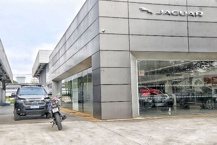 Gerente chegou h&aacute; pouco no local - Foto: Jander Robson/Portal do Holanda