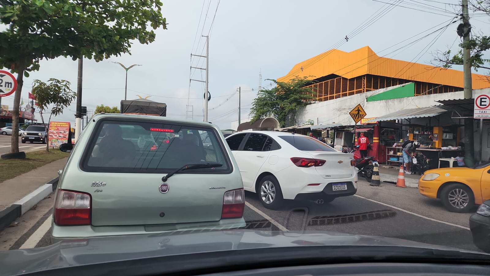 O tr&acirc;nsito ficou congestionado no local - Foto: Divulga&ccedil;&atilde;o