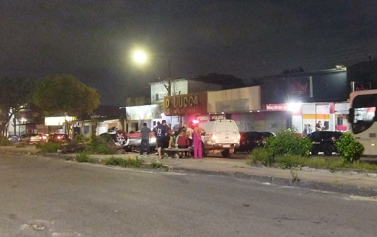 O tr&acirc;nsito ficou lento no local - Foto: Jhon Lobato