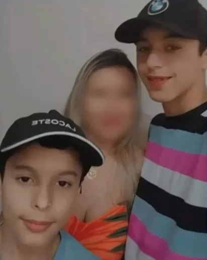 Gabriel Bernardo (o menor) e o irm&atilde;o Gustavo Bernardo (o maior) morreram afogados em Maragogi, AL &mdash; Foto: Arquivo pessoal