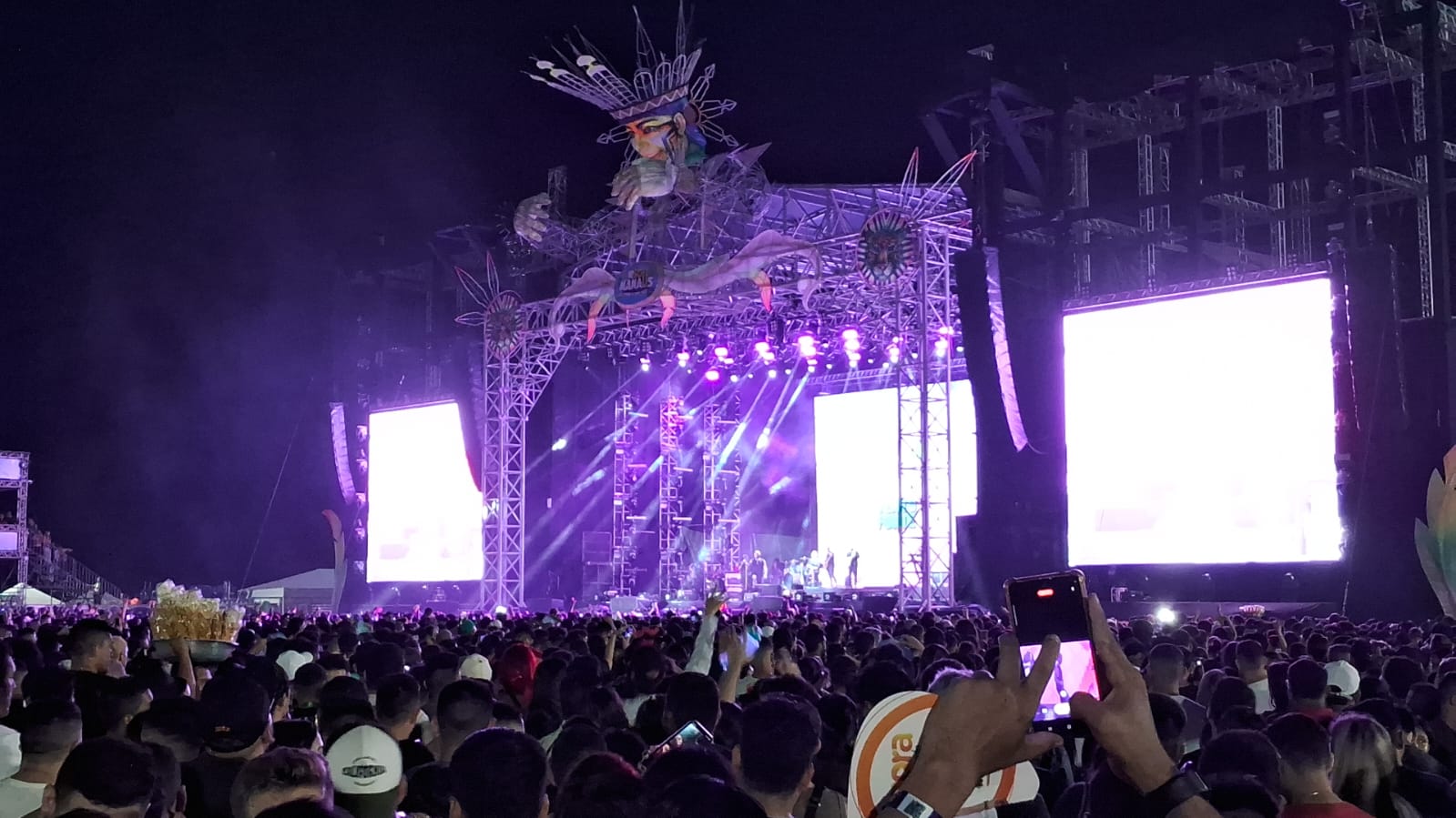 P&uacute;blico no Passo a Pa&ccedil;o poucas horas antes do show de David Guetta. Foto: Portal do Holanda