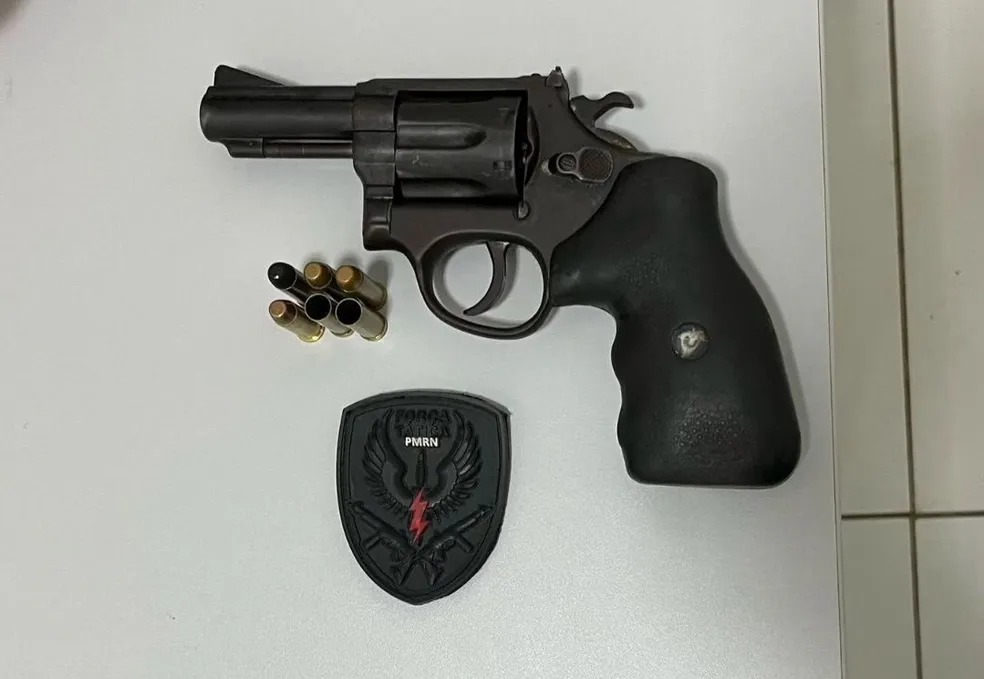 Arma apreendida com o homem que atirou contra &aacute;rbitro. &mdash; Foto: Divulga&ccedil;&atilde;o PM-RN
