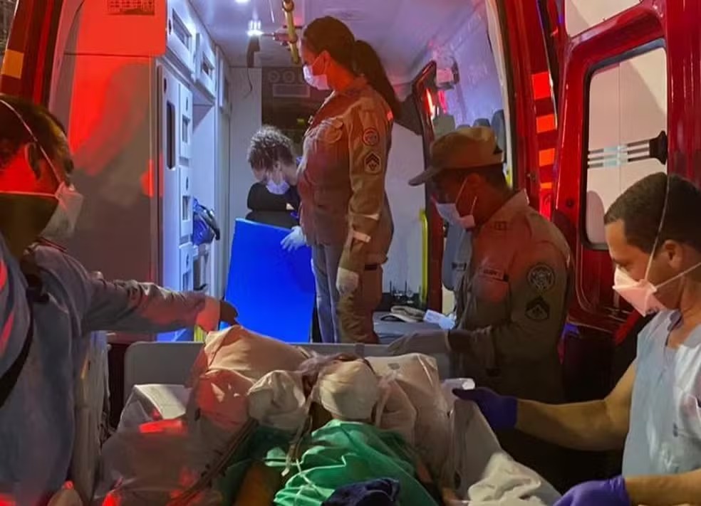 Pacientes foram evacuados. &mdash; Foto: Reprodu&ccedil;&atilde;o/WhatsApp