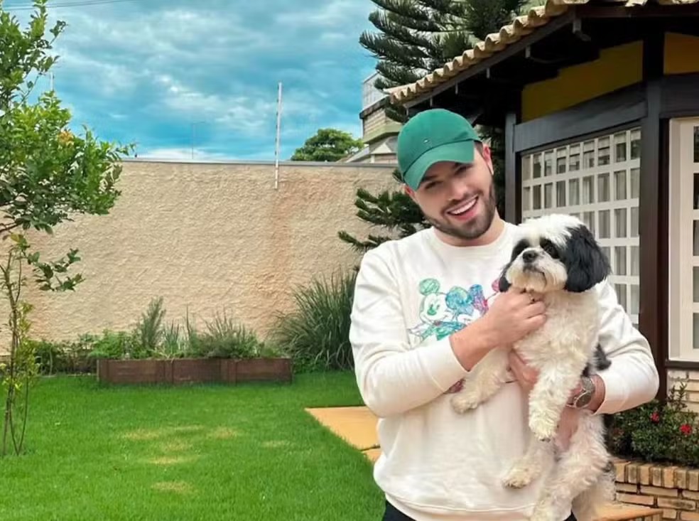 Brenne Abrantes perdeu o cachorro Theo, de 8 anos &mdash; Foto: Instagram/reprodu&ccedil;&atilde;o