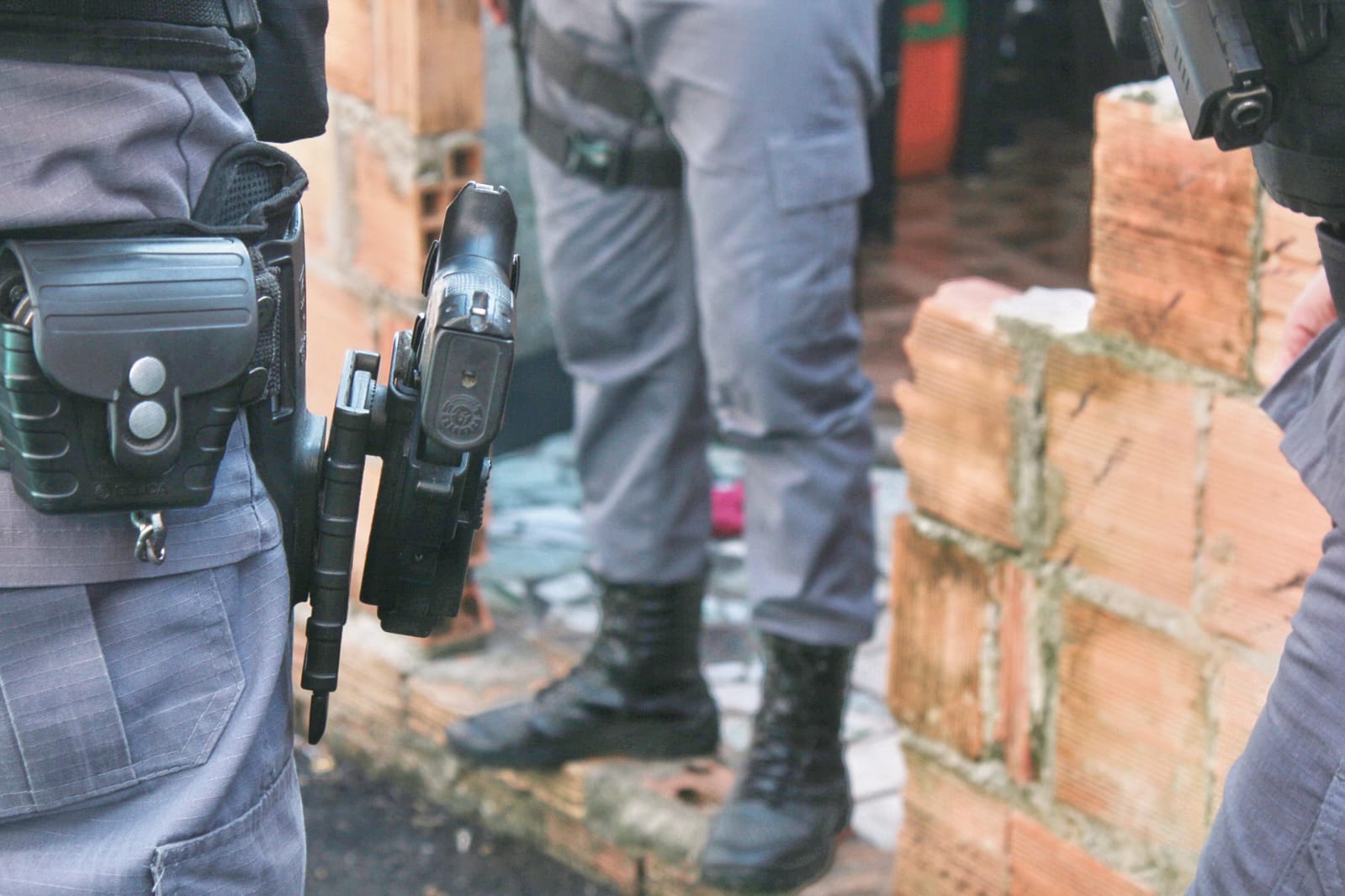 A casa est&aacute; localizada em uma &aacute;rea vermelha. - Foto: Jander Robson / Portal do Holanda