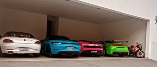 Frota de ve&iacute;culos na garagem da cantora - Foto: Reprodu&ccedil;&atilde;o/Instagram