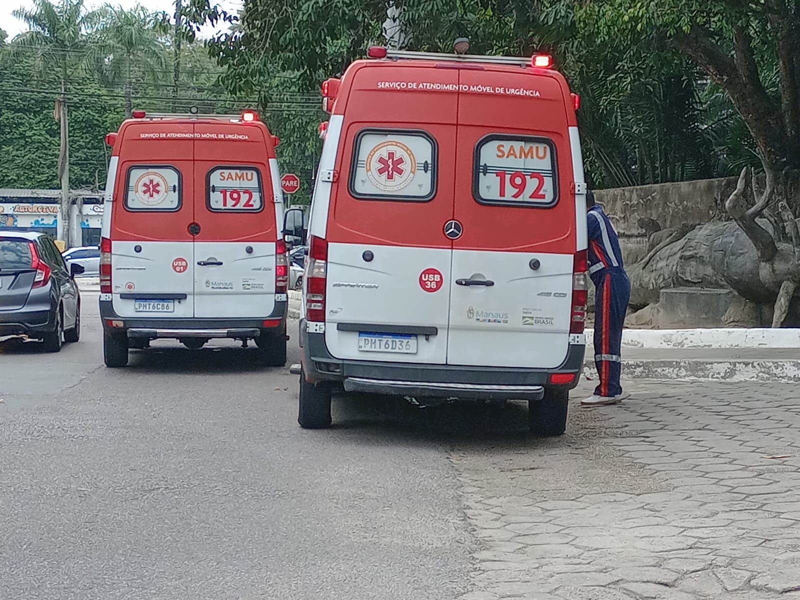 As v&iacute;timas foram socorridas por agentes do Samu. - Foto: Jander Robson / Portal do Holanda