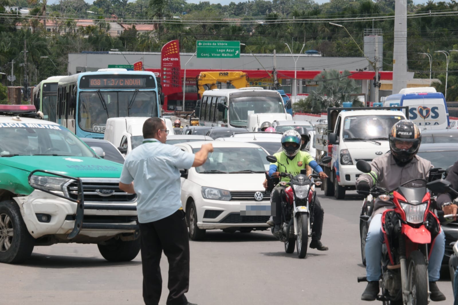 Acidente que matou motociclista deixa tr&acirc;nsito travado na Torquato Tapaj&oacute;s