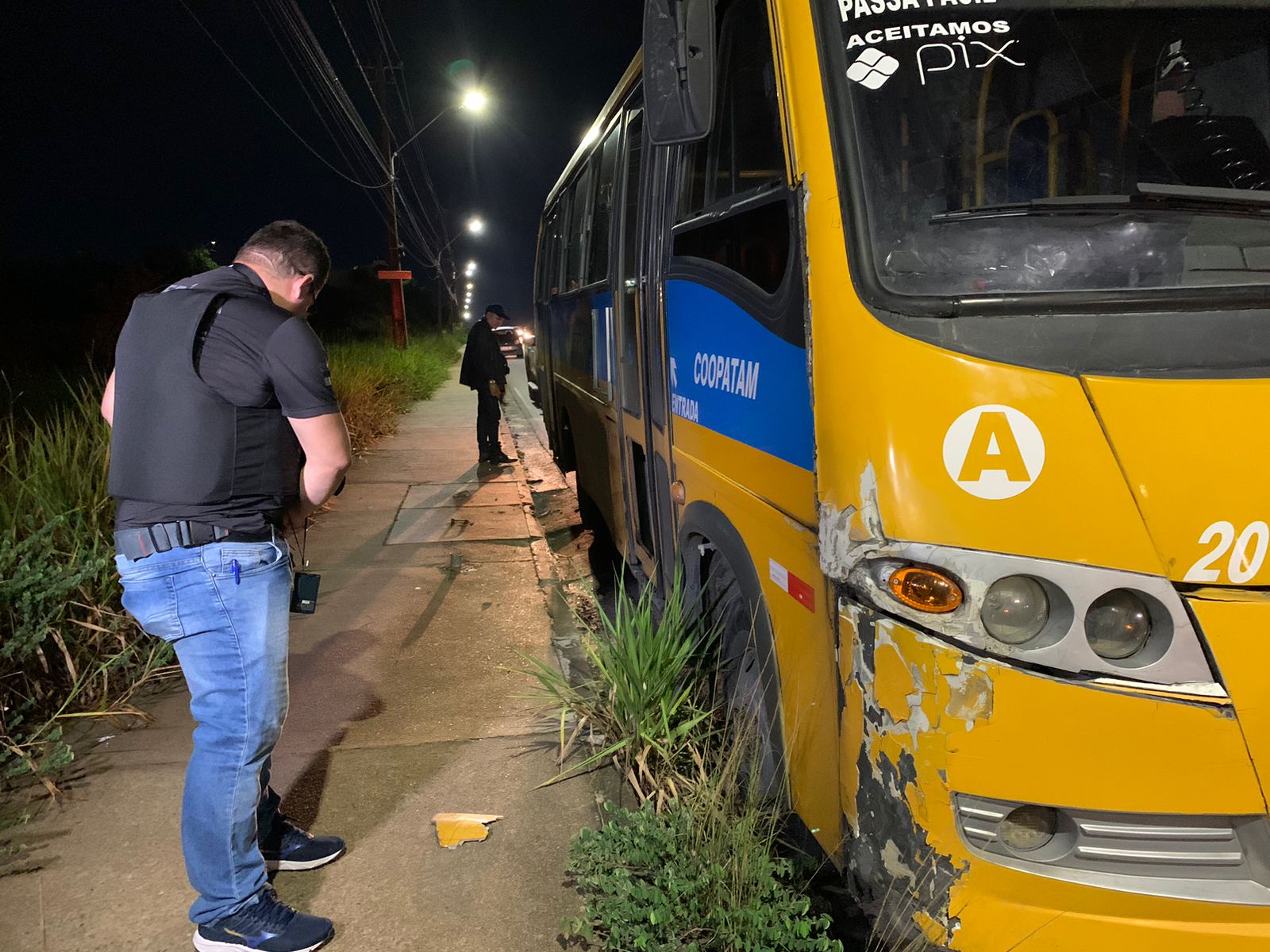 Ve&iacute;culo passou por cima da cabe&ccedil;a de Romilson - Foto: Caio Guarlotte / Portal do Holanda