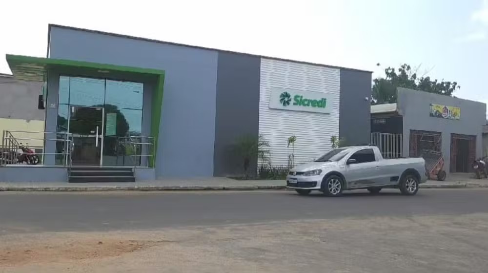 Ag&ecirc;ncia banc&aacute;ria do Sicredi alvo do roubo. &mdash; Foto: Reprodu&ccedil;&atilde;o