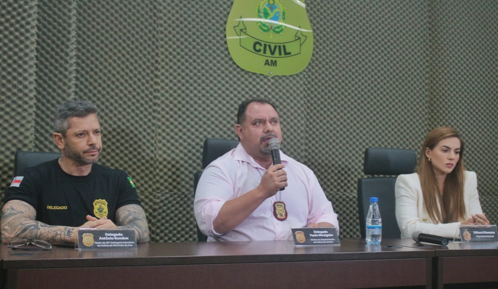 Delegados e deputada - Foto: Jander Robson/Portal do Holanda