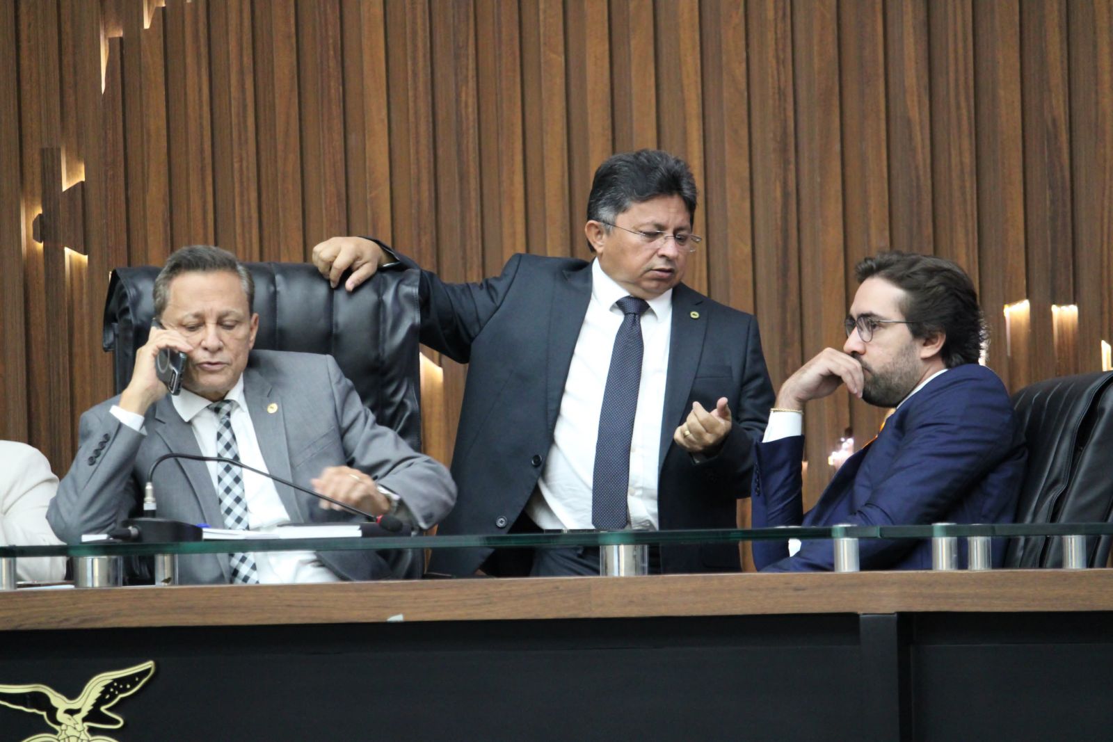 Adjunto Afonso (Uni&atilde;o Brasil), Sin&eacute;sio (PT) e Thiago Abrahim (Uni&atilde;o Brasil) / Foto: Shuam Mom