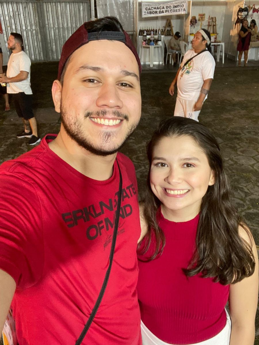 Casal de noivos Thiago Lucas Figueiredo e Tha&iacute;s Hayek. - Foto: Arquivo Pessoal