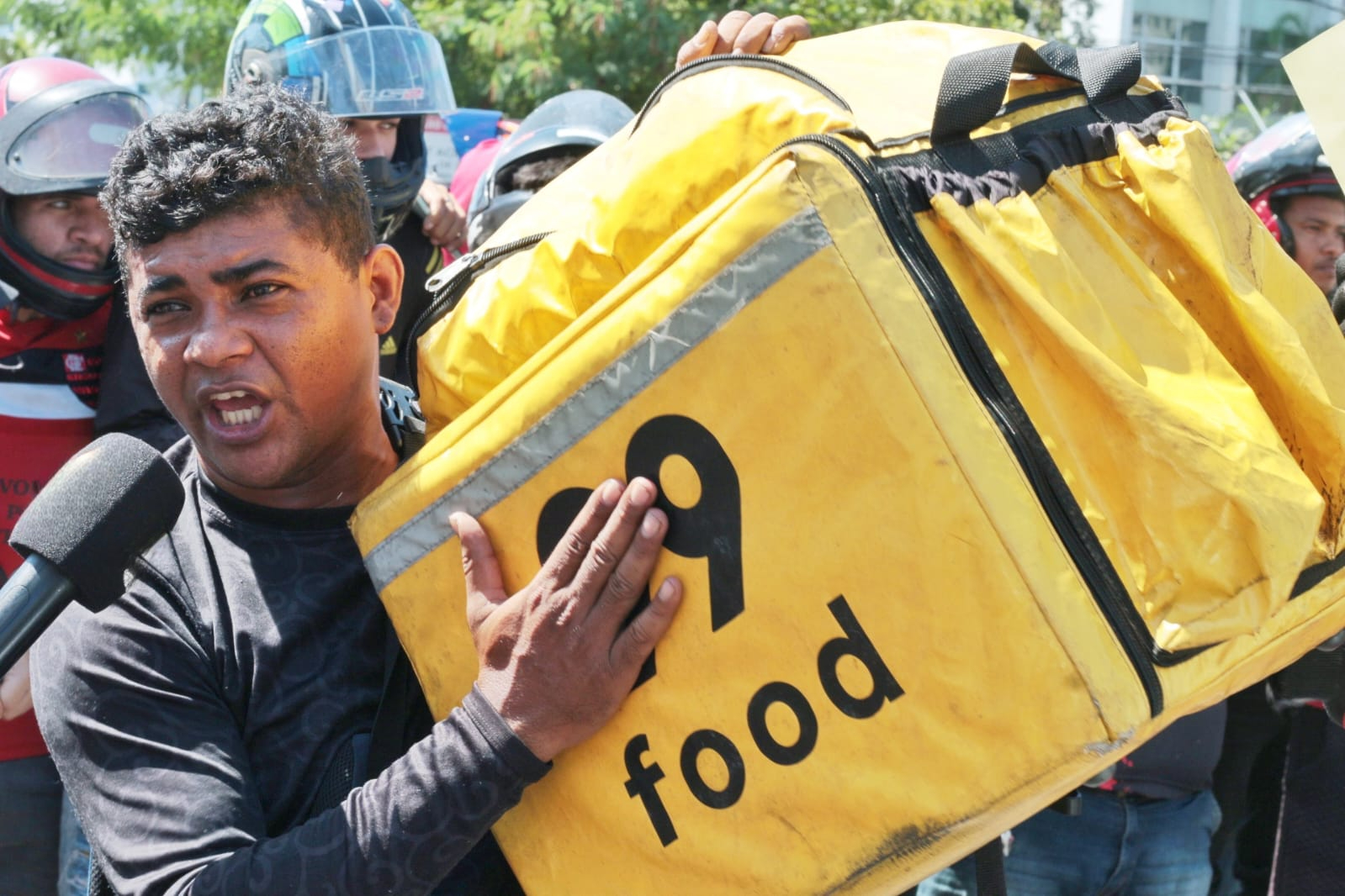 Entregador Fl&aacute;vio Ribeiro. - Foto: Jander Robson/ Portal do Holanda