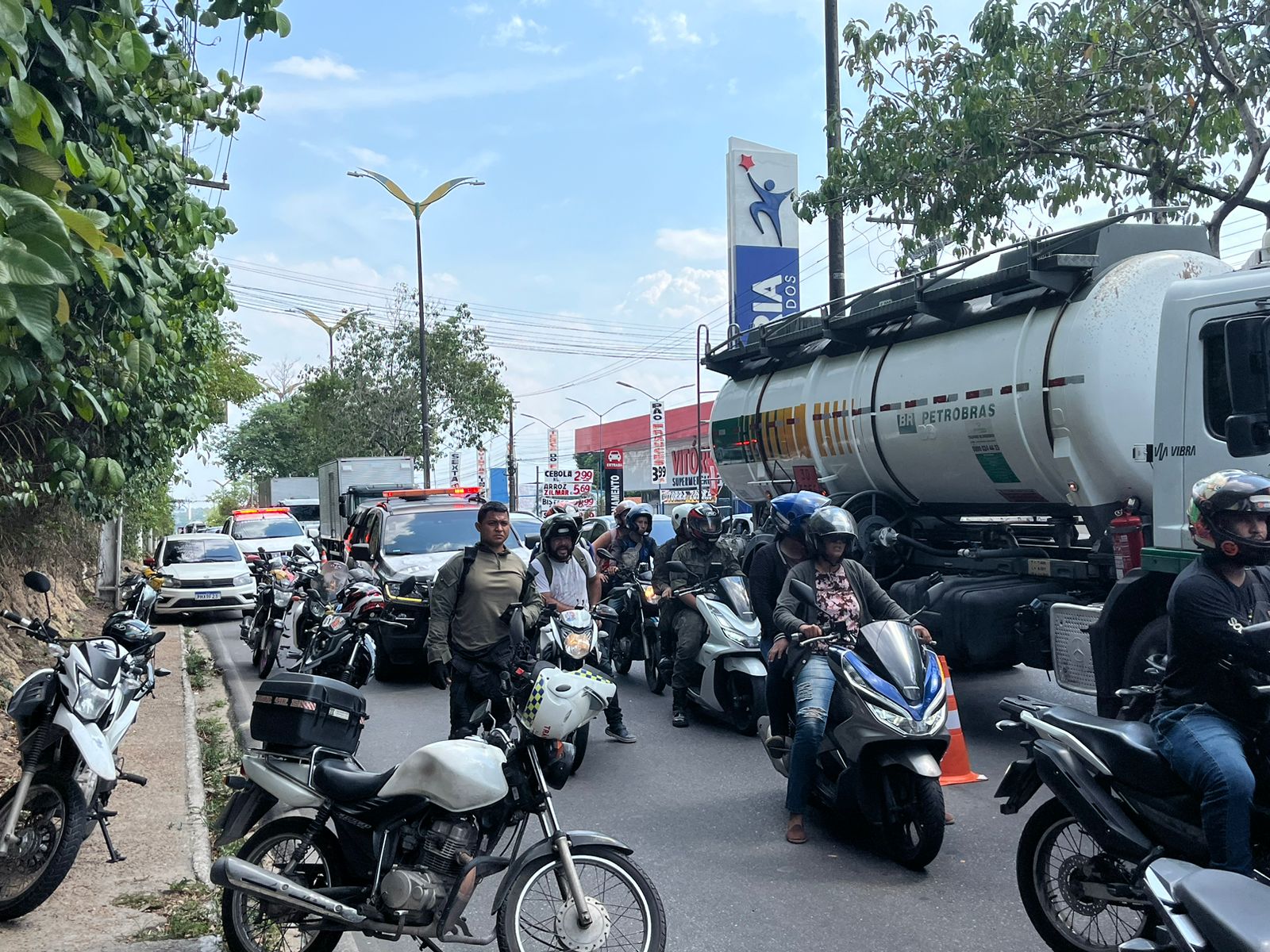 Tr&acirc;nsito na Rodrigo Ot&aacute;vio - Foto: Jander Robson/ Portal do Holanda